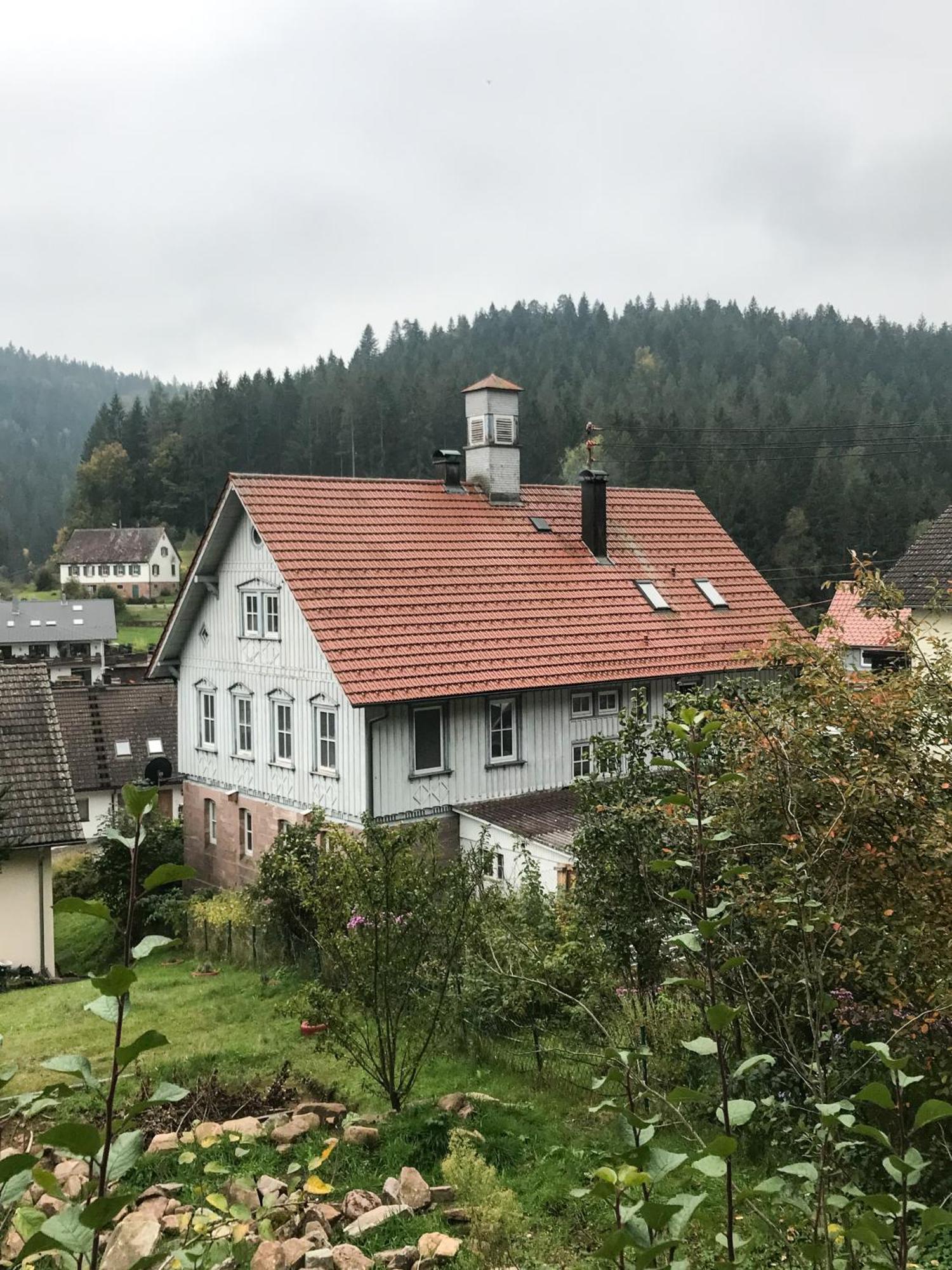 Das Schulhaus Enzklosterle Bagian luar foto